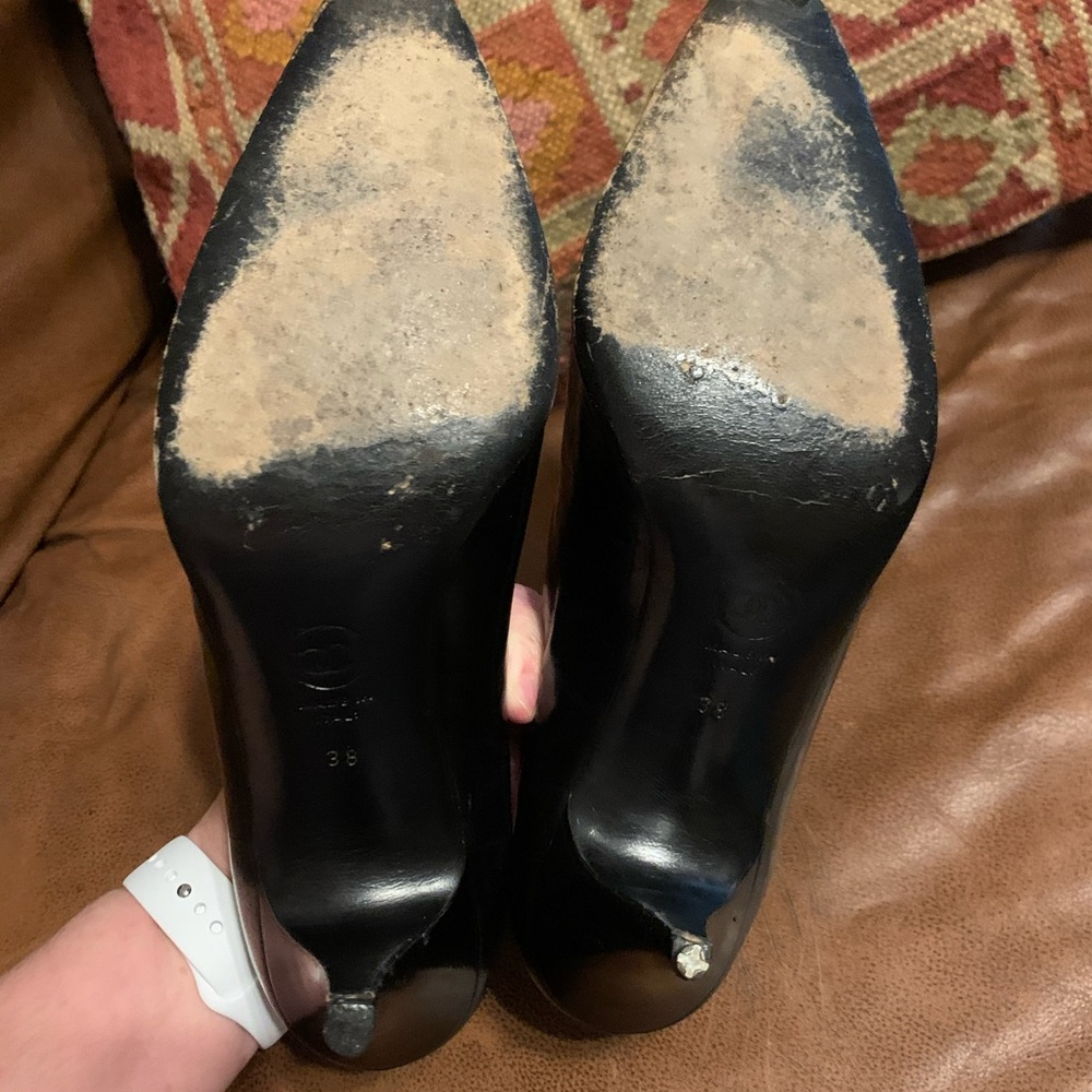 ***SOLD**** Black Chanel Split V Top Heels sz 38 - Picture 8 of 15